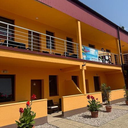 Apartmany Hawaii Patince Bagian luar foto