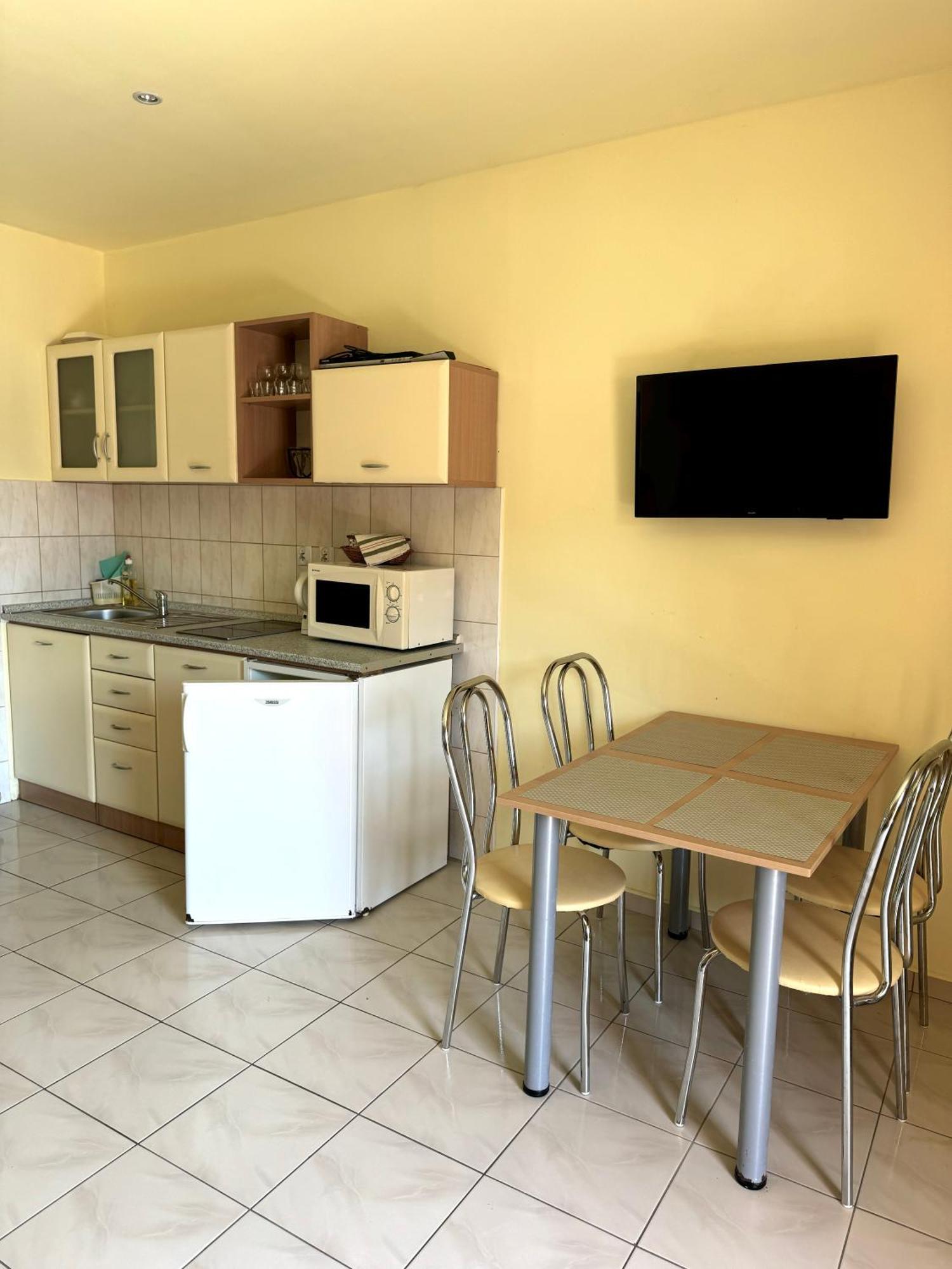 Apartmany Hawaii Patince Bagian luar foto